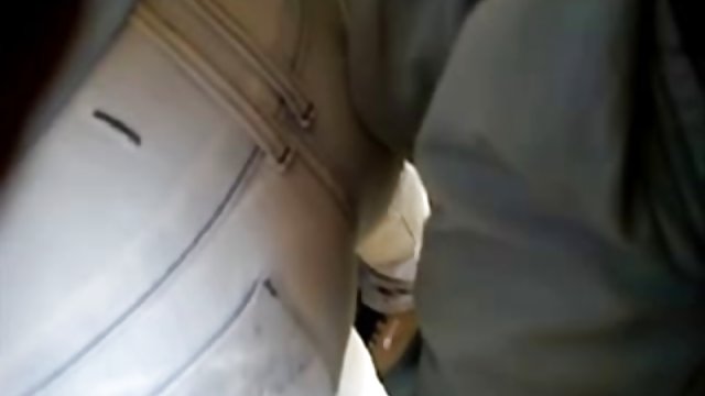 زن خانه دار لیس زدن سبزه شلخته را در جوراب مشکی سیاه می کند