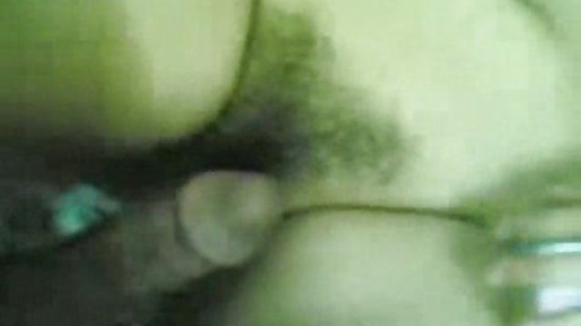 خودارضایی سال نو از جوجه ای پر زرق و برق در Chaturbate خصوصی