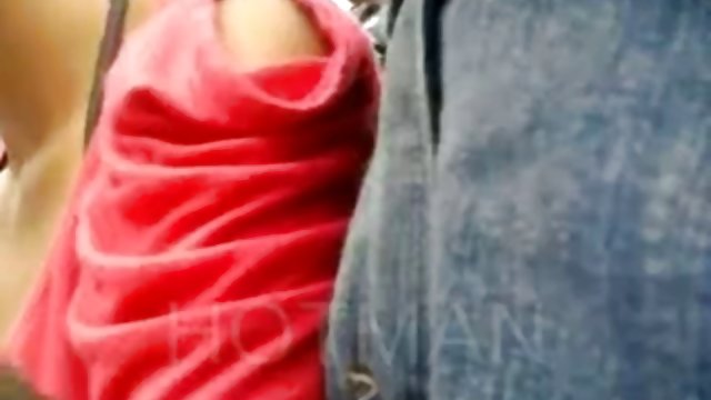 گربه خال کوبی سکسی خودش را با یک ویبراتور و cums جلوی دوربین می اندازد