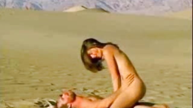ایزابلا با مشاعره صفر سعی در جذب مخاطب در گفتگوی جنسی دارد