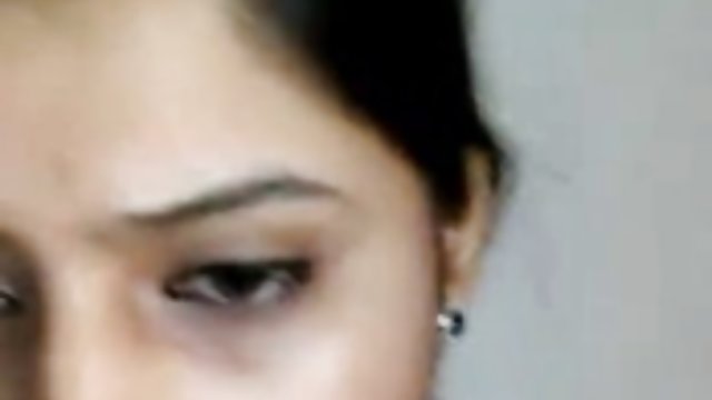 زن ژاپنی در عینک به طور همزمان در دو سوراخ پاره شد