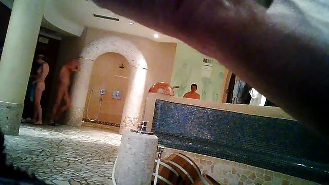 فاحشه به دوست پسر خود خواهر می دهد و او یک زن را لگد می زند