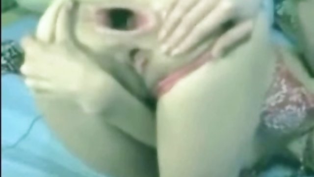 مدل وب کم با استفاده از اسباب بازی های جنسی انگشتی را به صورت خصوصی انگشت زد
