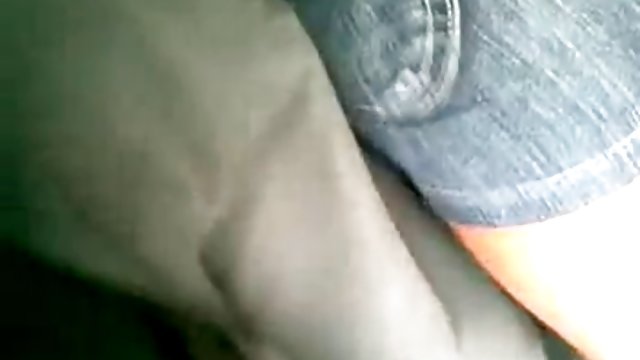 دختر خال کوبی با ناز بزرگ شکم سوار یک دیک مرد بالغ می شود
