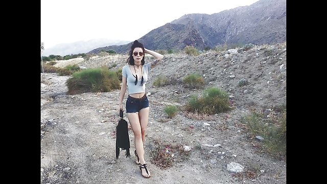 دو بور جوان روی میز را لعنتی کرد