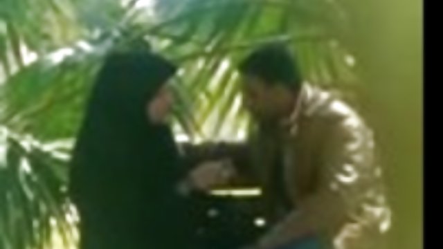 وب کم استمناء یک سبزه پر زرق و برق را از بین می برد
